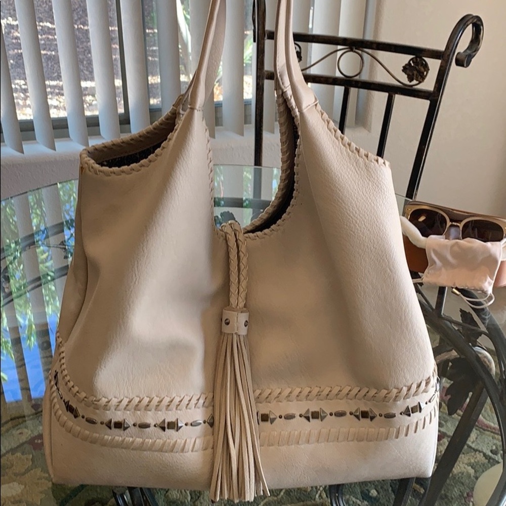 Detailed Large Shoulder Bag W/Grommets & Tassel
